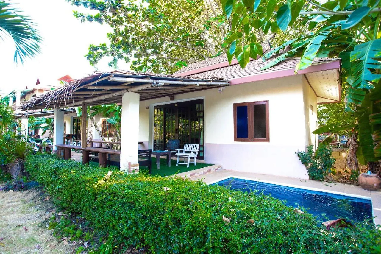 Banana Beach Resort Ko Lanta 3*,